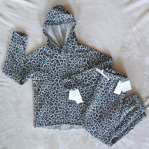 NWT 2 piece sweat outfits (little girls)